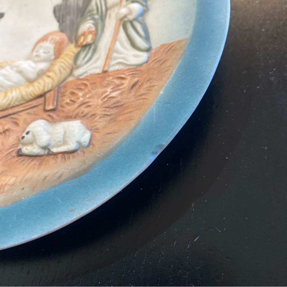 Nativity Scene Decorative Plate - Picture 5 of 6